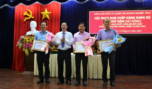 Đảng bộ Khối Cơ quan và Doanh nghiệp tỉnh: Đoàn kết, quyết tâm thực hiện thắng lợi nhiệm vụ chính trị năm 2021