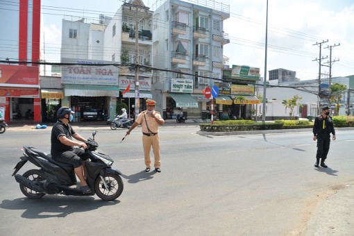 Xử phạt hành chính 963 trường hợp vi phạm trật tự an toàn giao thông