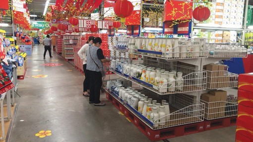 Sôi động hàng hóa thị trường Tết