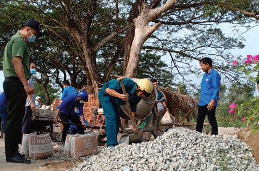 Phú Tân: Ấm tình Tết quân - dân