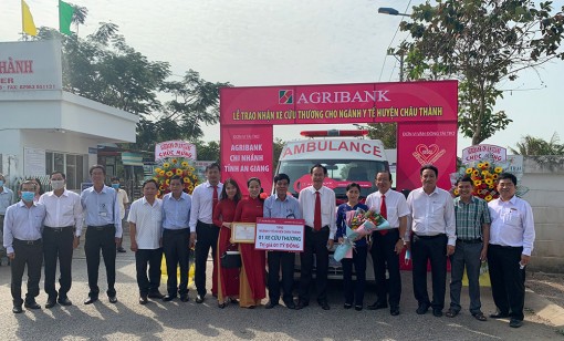 Châu Thành tiếp nhận xe cứu thương trị giá 1 tỷ đồng