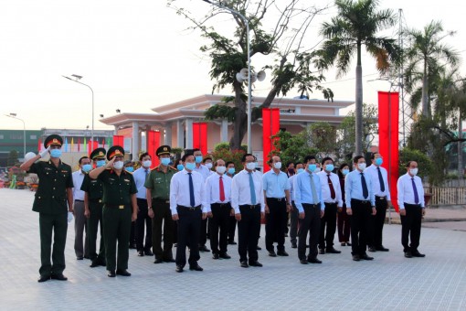 Long An: Viếng Nghĩa trang liệt sĩ tỉnh nhân kỷ niệm 91 năm ngày thành lập Đảng Cộng sản Việt Nam