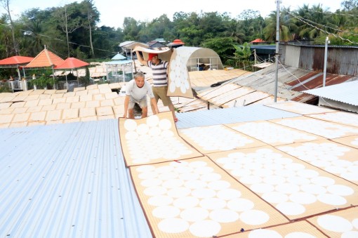 Làng bánh phồng Phú Mỹ đón xuân