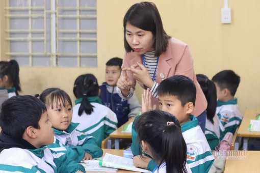 Cách xếp hạng và xếp lương mới cho giáo viên tiểu học