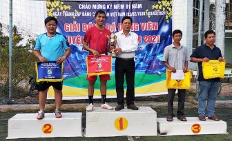 Chung kết giải bóng đá đảng viên mừng Đảng – mừng xuân huyện Phú Tân