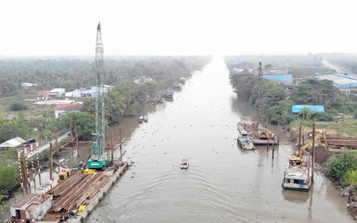 Chủ động ứng phó xâm nhập mặn và sạt lở bờ sông, bờ biển