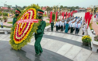 Lãnh đạo tỉnh An Giang viếng nghĩa trang liệt sĩ tỉnh nhân dịp Tết Nguyên đán Tân Sửu 2021