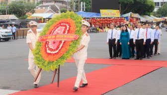 An Giang: Dâng hoa tượng đài Chủ tịch Tôn Đức Thắng và thông xe kỹ thuật cầu Nguyễn Thái Học