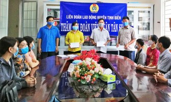 Tịnh Biên: Tặng quà Tết cho đoàn viên, người lao động nhân dịp Tết Nguyên đán năm 2021