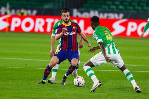 Messi lập đại công, Barca thắng kịch tính Betis