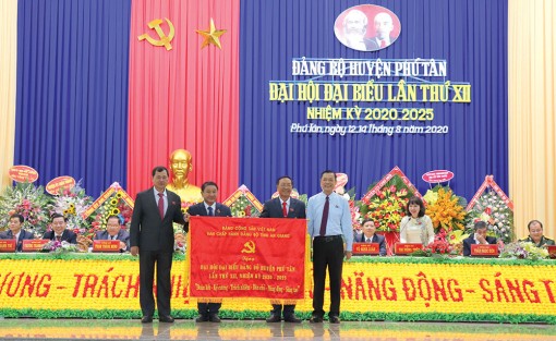 Phú Tân vươn lên từ thế mạnh nông nghiệp