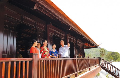Tri Tôn khoác “áo mới”