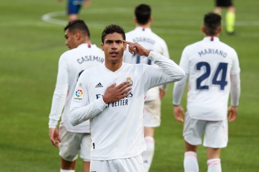Chelsea tranh Varane, Juventus mua Icardi