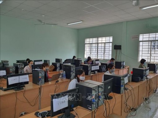 Gìn giữ, phát huy bản sắc dân tộc qua dạy tiếng Việt cho kiều bào