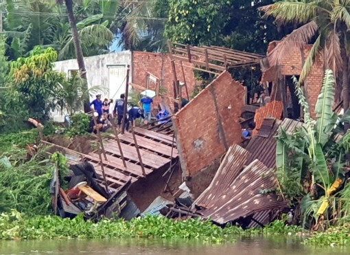 Xã Quốc Thái sạt lở ảnh hưởng 2 căn nhà