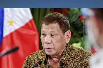 Tổng thống Philippines tiêm vaccine COVID-19 công khai