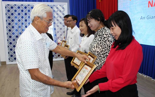 Quỹ Tiếp sức tài năng An Giang tổ chức họp mặt tôn vinh cá nhân tiêu biểu năm 2020 – 2021