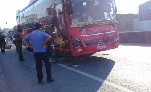 Tiền Giang: Va chạm xe khách, 1 người tử vong