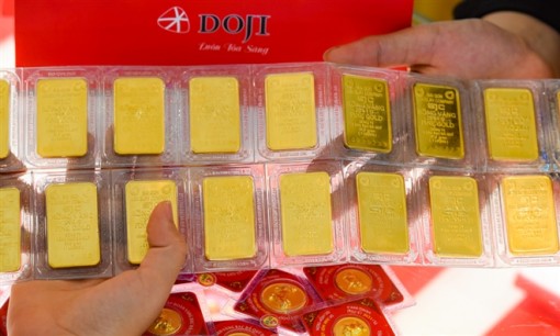 Giá vàng thế giới tiếp tục đứng ở ngưỡng thấp