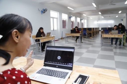 Có thể lùi thời gian kết thúc năm học, cho thi tốt nghiệp THPT nhiều đợt nếu COVID kéo dài