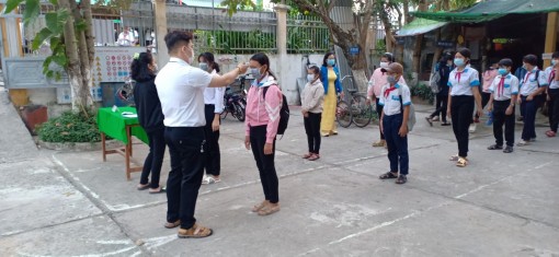 Đồng bằng sông Cửu Long: Siết chặt phòng dịch ngày đầu tiên trở lại trường