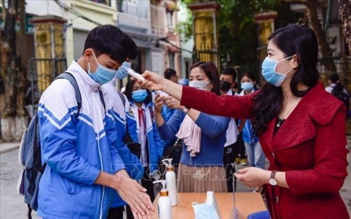 Hơn 50 tỉnh, thành phố cho học sinh đi học trở lại