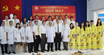 Phó Bí thư Thường trực Tỉnh ủy An Giang thăm và chúc mừng ngày Thầy thuốc Việt Nam 27-2