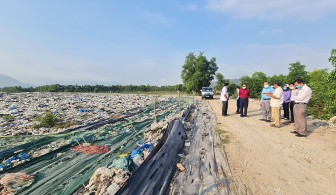 Bí thư Huyện ủy Tịnh Biên kiểm tra hoạt động bãi tập kết rác và các công trình xây dựng tại xã An Cư