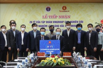 Tiếp nhận 20 tỷ đồng tài trợ nghiên cứu thử nghiệm lâm sàng vaccine COVID-19 'Made in Vietnam'