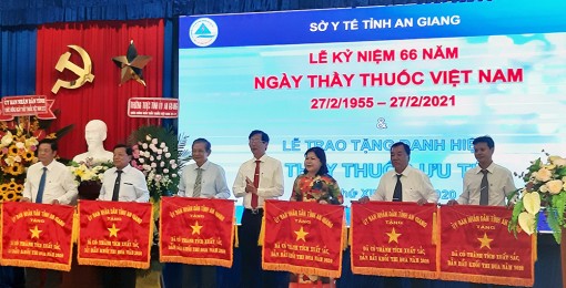 An Giang tôn vinh 9 cá nhân được phong tặng danh hiệu “Thầy thuốc ưu tú”