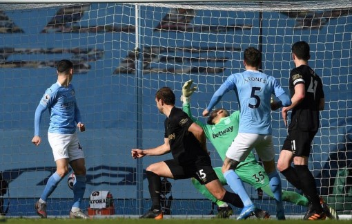 Man City thắng West Ham 2-1