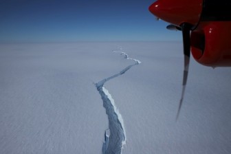 Tảng băng trôi khổng lồ chưa từng có tách khỏi Nam Cực