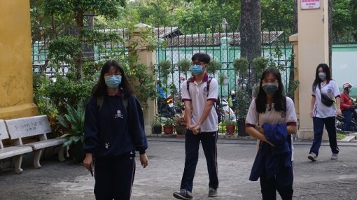 Học sinh TP Hồ Chí Minh bắt buộc đeo khẩu trang khi đến trường