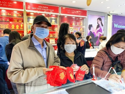 Giá vàng hôm nay 1-3: Chênh lệch trong nước và thế giới cao kỷ lục