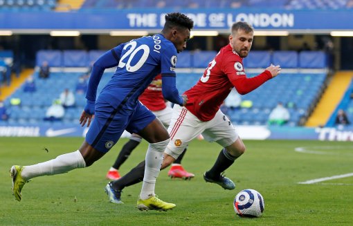 Phung phí cơ hội, Chelsea chia điểm với MU