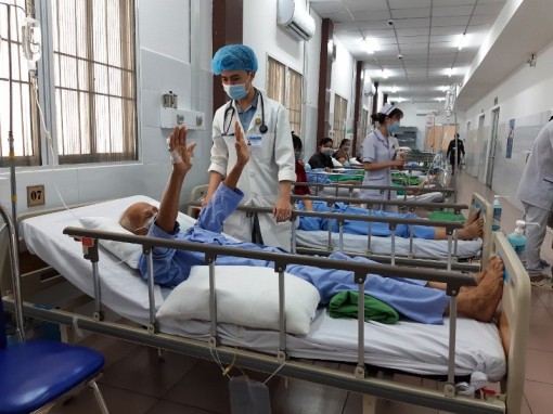 Cần Thơ: Cứu sống cụ ông 84 tuổi đột quỵ nặng