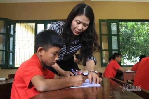 Giáo viên sắp về hưu vẫn lo “giữ hạng, giữ lương”