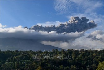 Indonesia: Núi lửa Sinabung lại phun trào cột tro bụi cao khoảng 3 km