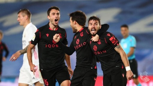 Thoát thua phút 89, Real mất ngôi nhì vào tay Barca