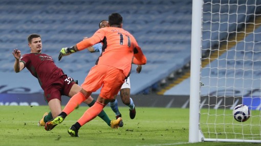 Vùi dập Wolves, Man City thắng trận thứ 21 liên tiếp