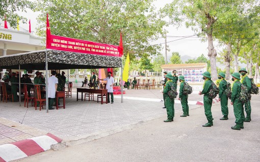 Lữ đoàn Tăng - Thiết giáp 416 hoàn thành công tác tiếp nhận chiến sĩ mới