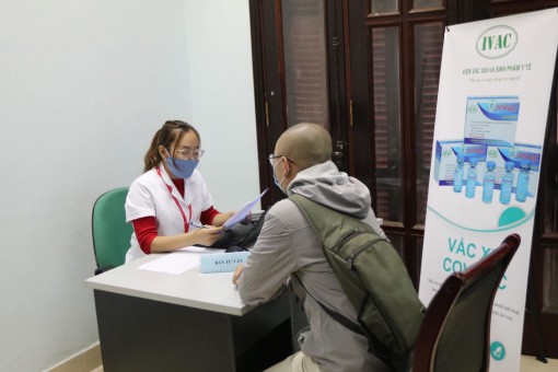 Hàng trăm tình nguyện viên đăng ký tiêm thử nghiệm vaccine COVIVAC phòng COVID-19