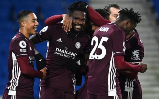 Leicester chiếm ngôi nhì bảng của Man United