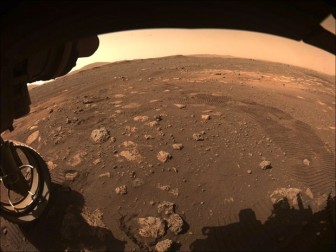 Tàu thám hiểm Perseverance bắt đầu di chuyển trên Sao Hỏa