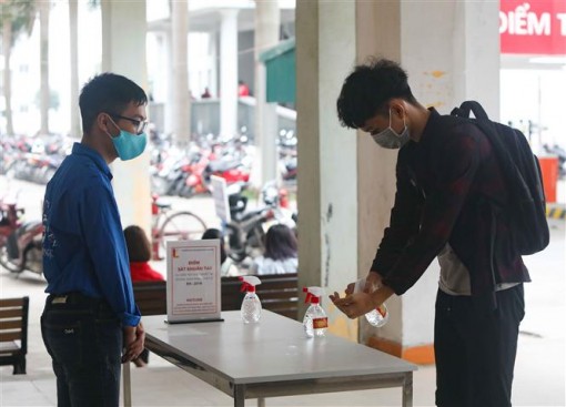 Nhiều trường đại học đón sinh viên trở lại trường từ 8-3