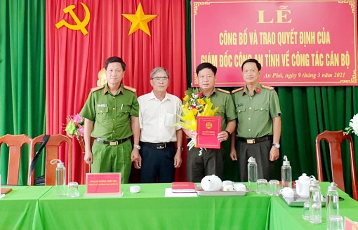 Công an tỉnh An Giang trao quyết định cán bộ