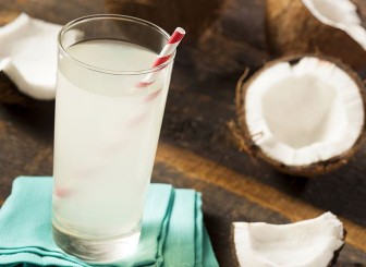 Điều gì xảy ra khi bạn uống nước dừa thường xuyên?
