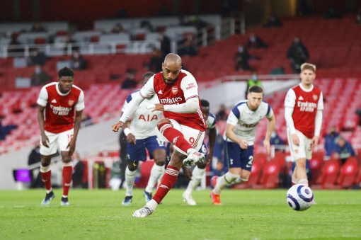 Arsenal xuất sắc ngược dòng hạ Tottenham