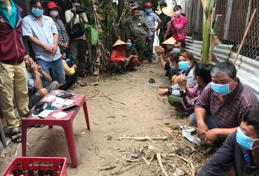 Bắt 17 đối tượng tham gia đánh bài ăn thua bằng tiền