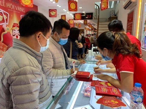 Giá vàng hôm nay 17-3: Chờ tín hiệu mới, rập rình tăng giá